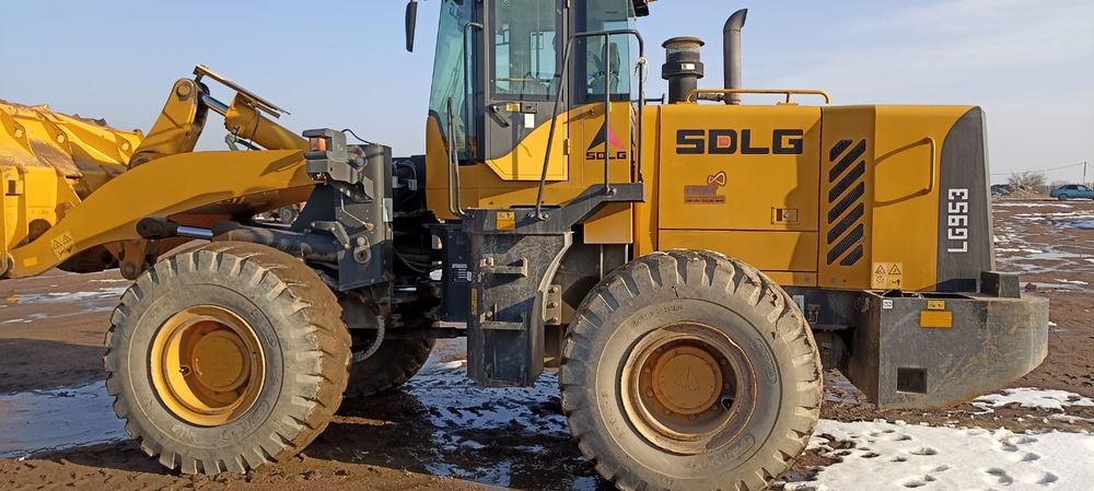 Погрузчик фронтальный