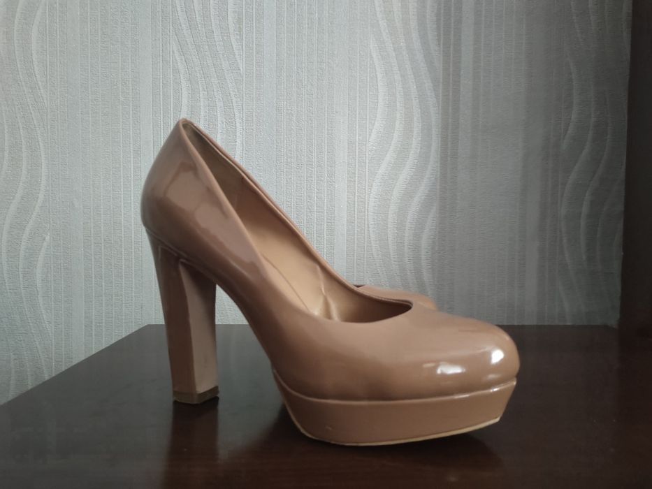 Туфли коричневого цвета