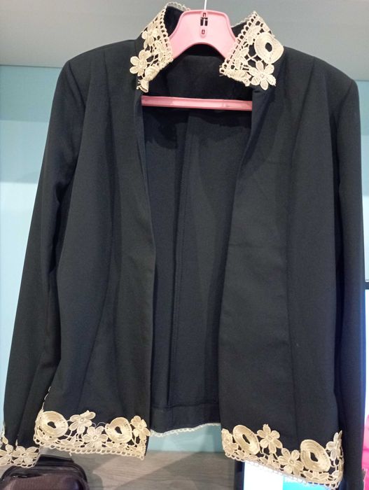 Дамски официален костюм