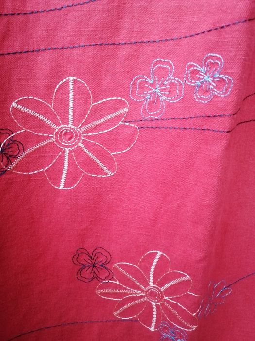 Rochie 44, cadou o fusta