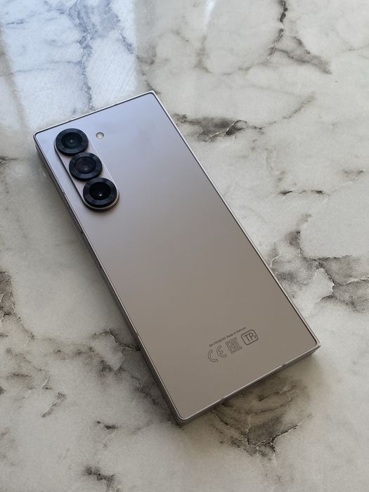Продам Samsung Galaxy Z Fold 6