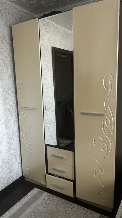 Продать спальный  гарнитур