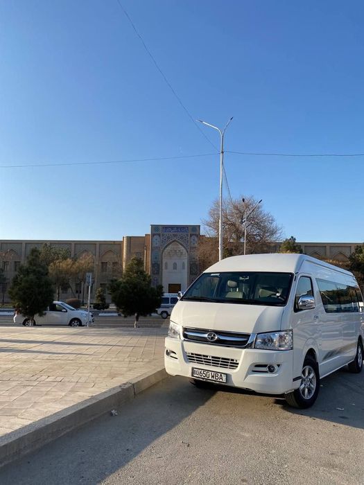 Mikroavtobus 18 kishilik ichki tourism va tashqi tourism uchun