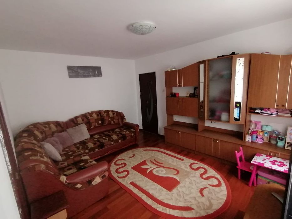 Închiriez apartament