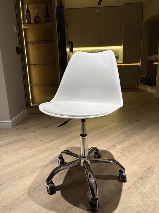 Scaun pentru masuta de machiaj