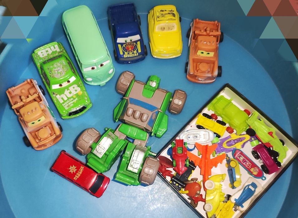 Игрушки фигурки фирменные киногероев, Человек паук. Машинки, грузовик