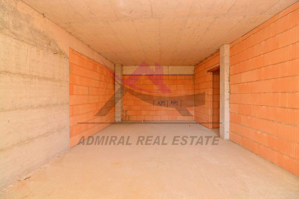 Продава се Тристаен апартамент в Варна, Колхозен пазар - 118 кв.м за 1356 €/кв.м - Снимка #1