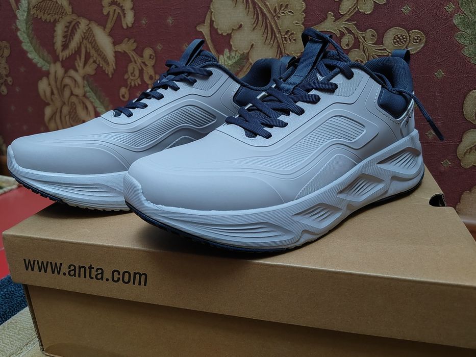 Продам новые кроссовки