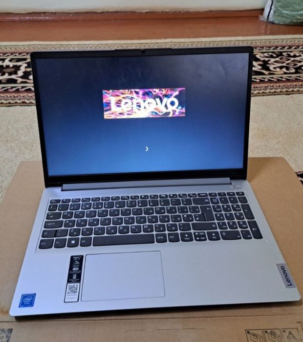 Ноутбук LENOVO янги очилмаган