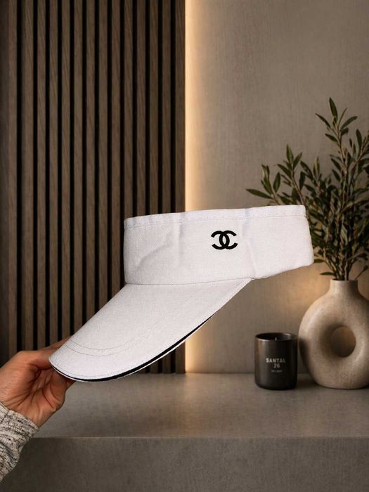 бяла слънчева лятна шапка шанел козирка за плаж тенис дневна луксозна chanel с черно нова