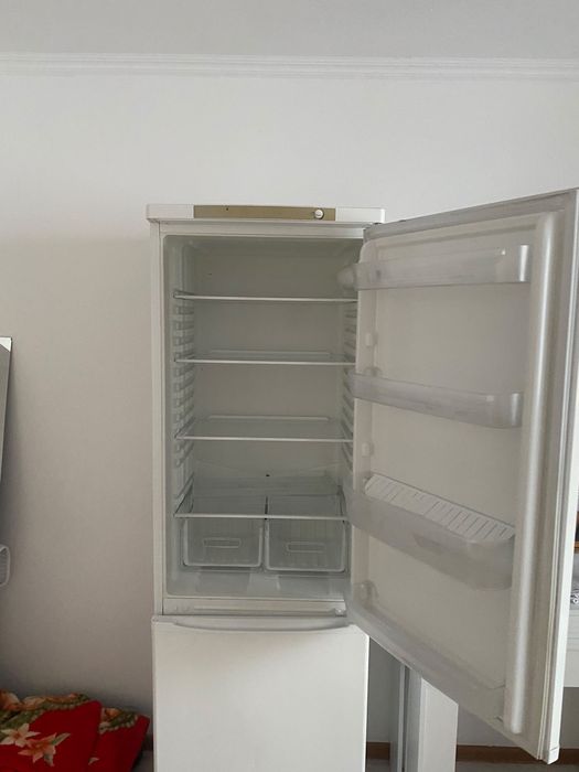 Продаю холодильник Indesit
