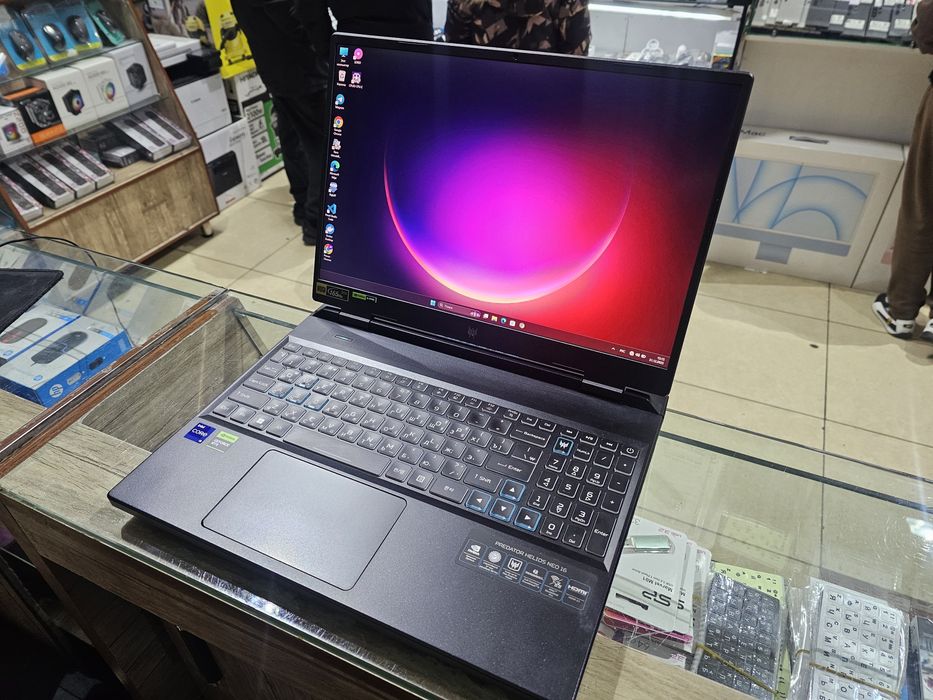 Acer Predator Helios Core i9 + RTX 4060