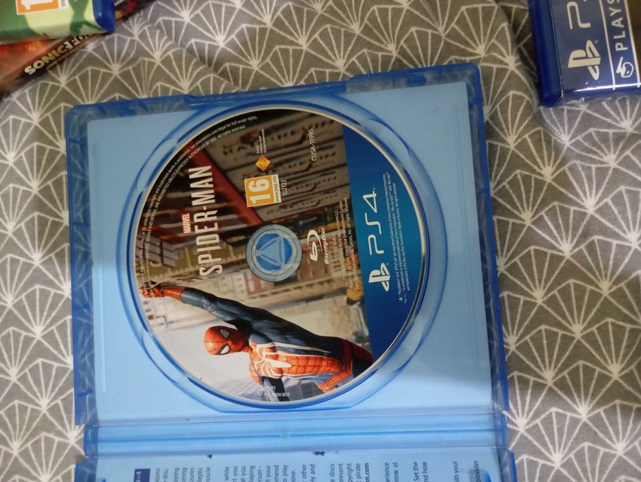 PlayStation 4 погледнете от долу дискрецията