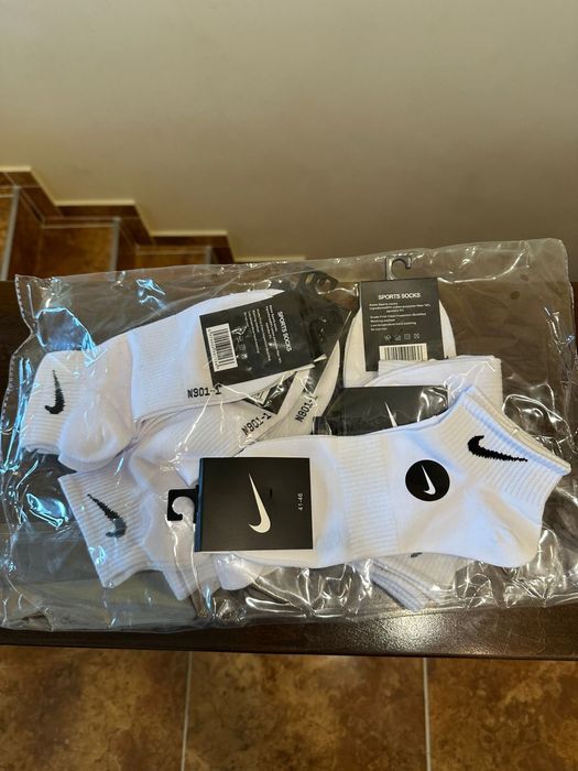 Sosete nike noi cu eticheta