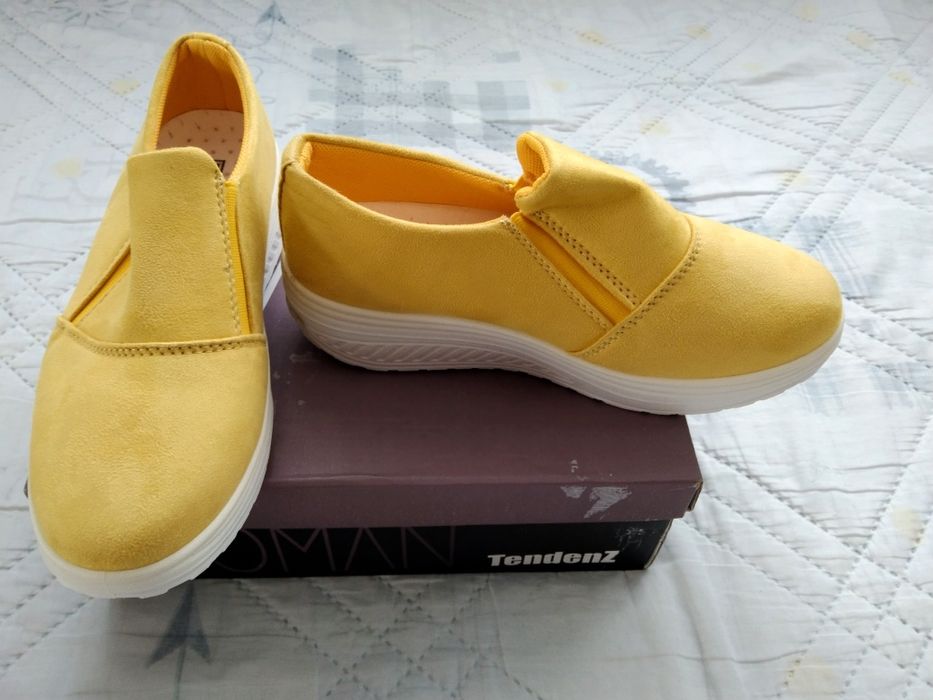 Спортни обувки от велур