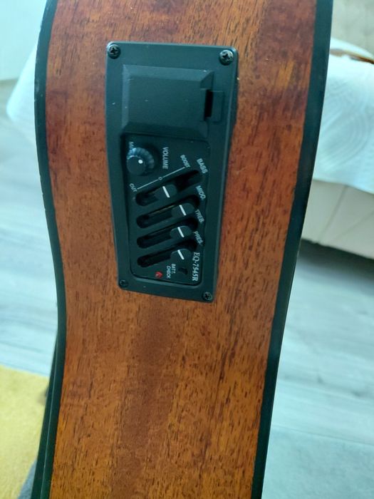 Vând instrumente muzicale