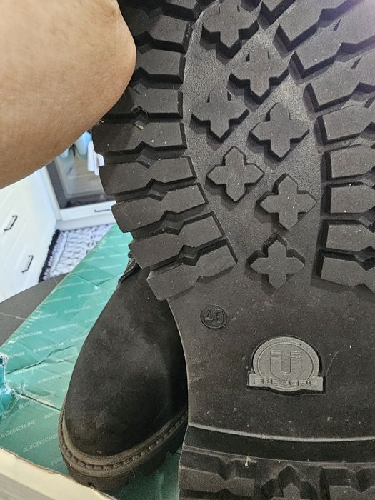 Продам зимние ботинки