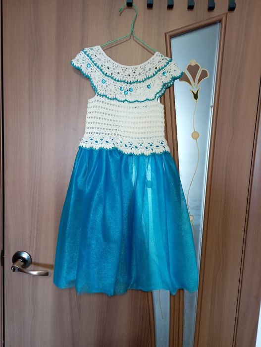 Продам платья от 3-8 лет