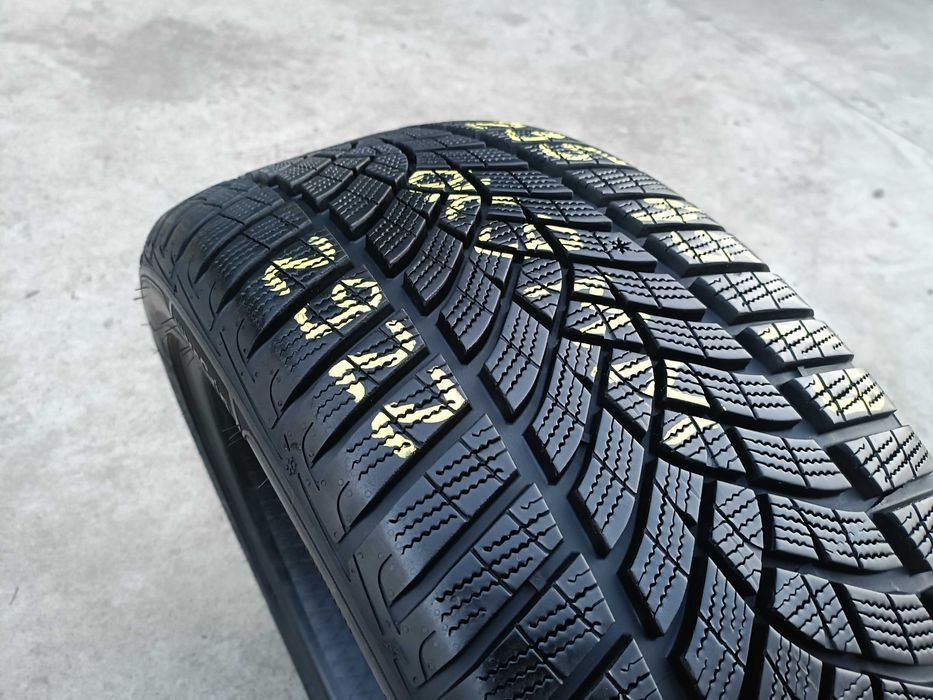 O anvelopa iarna 235 45 19 Goodyear Ultragrip Performance 9 mm 2922