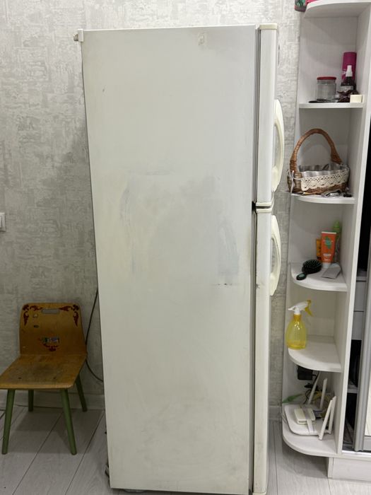 Холодильник б/у.