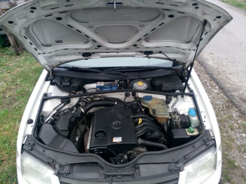 НА ЧАСТИ! VW Passat 1.6 i 101 кс. AHL Комби Климатик Фолксваген Пасат