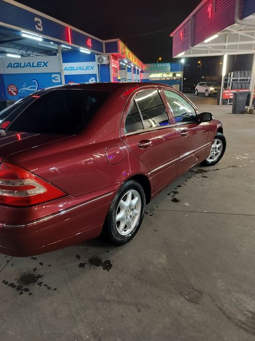 MERCEDES-BENZ E-Class 0 — imagine 3