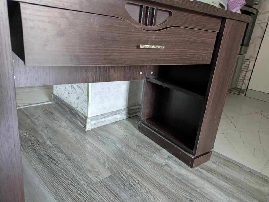 Туалетный столик, трюмо