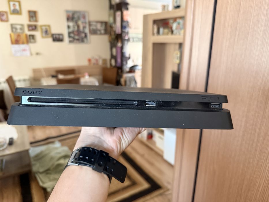 Playstation 4 на 1 година