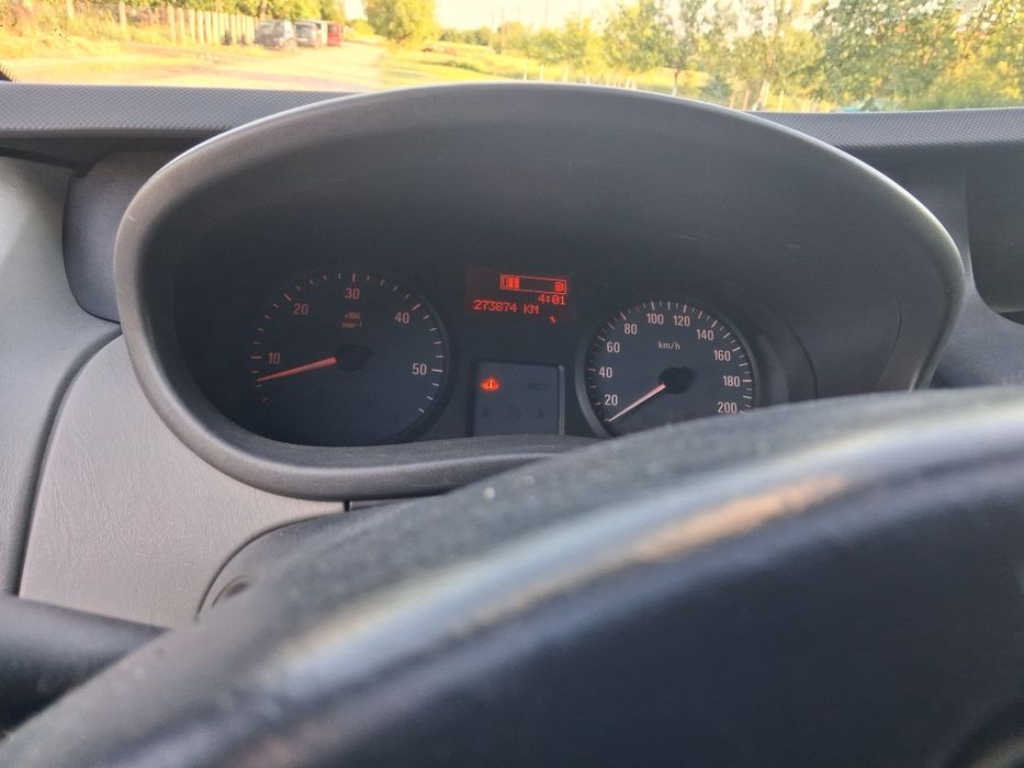 Vând Opel vivaro Renault Trafic 2.0Diesel 9locuri.