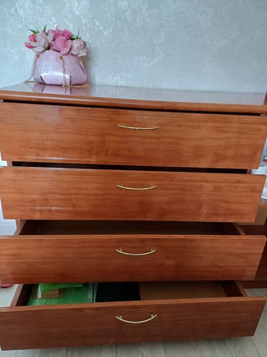 Продам комод для спальни