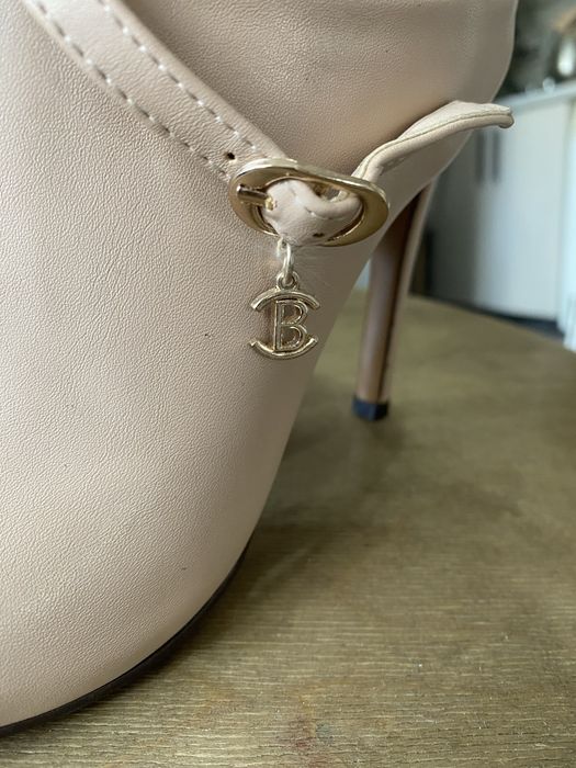 Босоножки летние. Бежевые