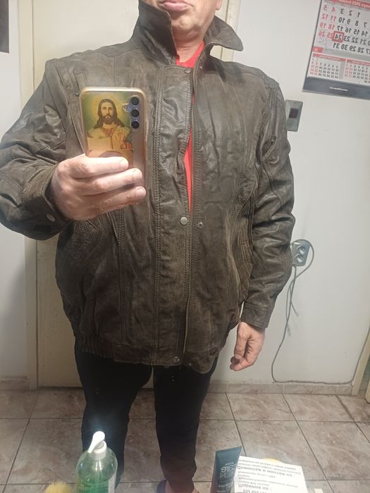 продавам красиво кожено яке полушуба немско със  свалящи ръкави