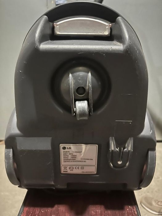 Пылесос LG 1600 W