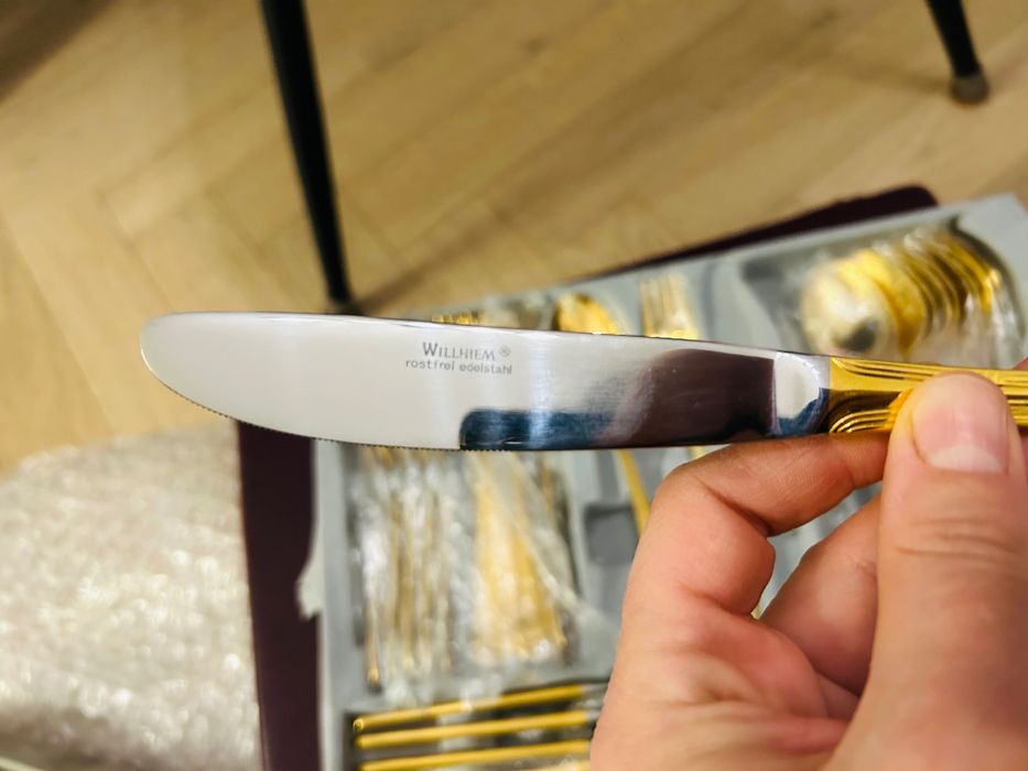 Set tacâmuri( linguri, furculițe, cuțite, tacâmuri pt servit) pt 12 persoane