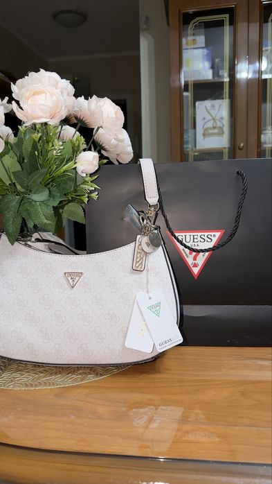 Оригинальные сумки Guess
