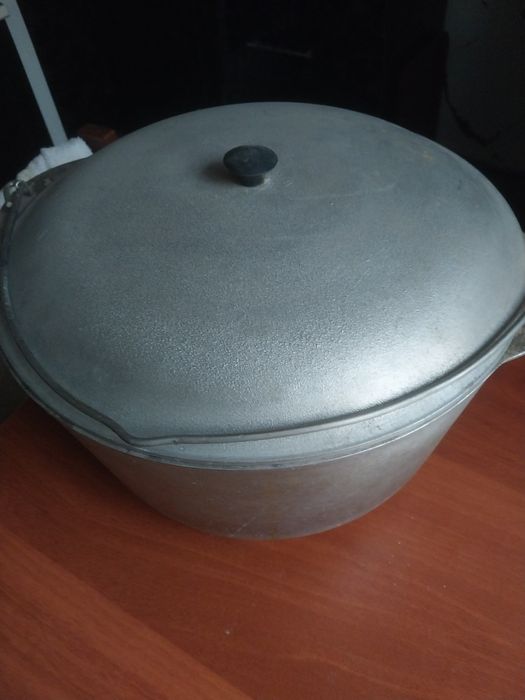 Казан 10 литров продам.