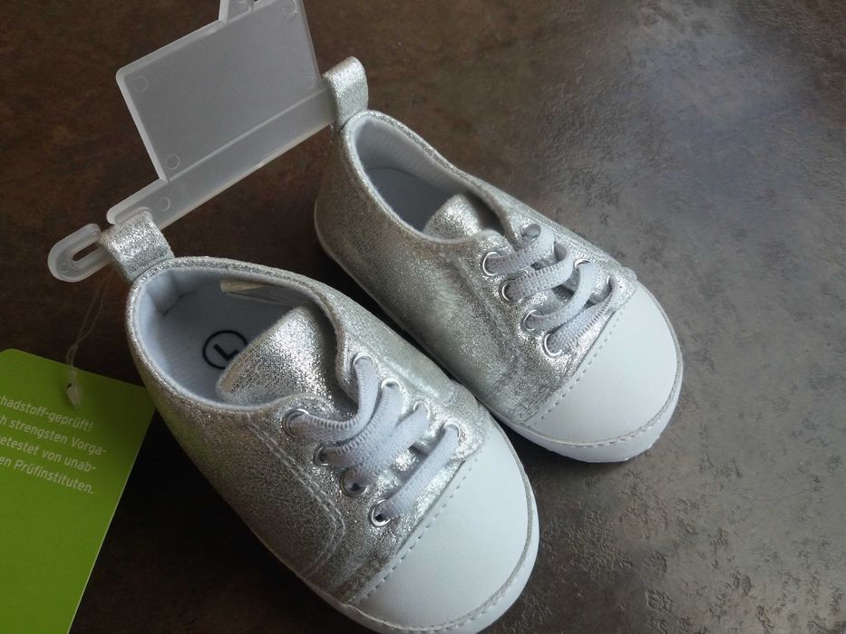 №18/20 НОВИ!буйки,пантофки,бебешки обувки