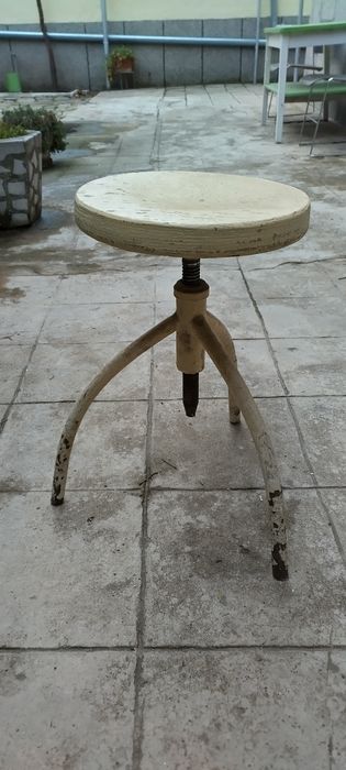 Трикрако медицинско столче