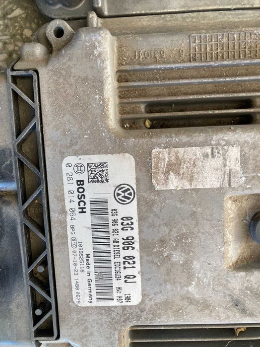 Компютър еку ecu електронен блок двигател Голф 5 1.9тди 105кс