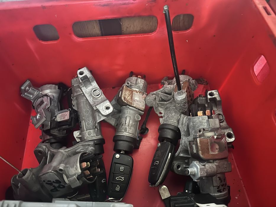 Контактни ключове Audi A4 Seat Exeo