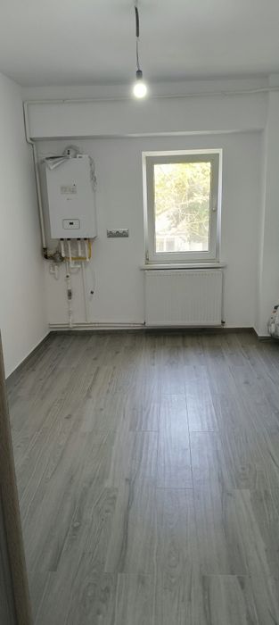 Se vinde ap.2 camere,zona ic.frimu,56 mp,et.1,decomandat,Bl, K1A,renovat de la placa,totul nou,inclusiv  instalația electrică,izolat exterior.