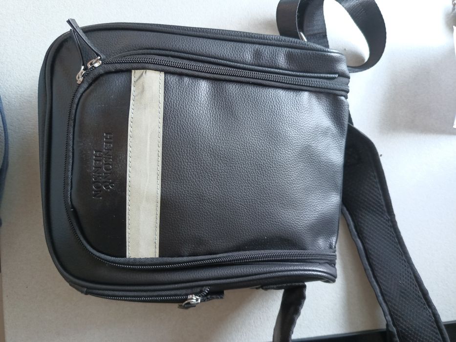 Geantă crossbody Henson&Henson