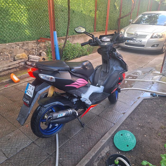 продавам скутер aprilia sr 50