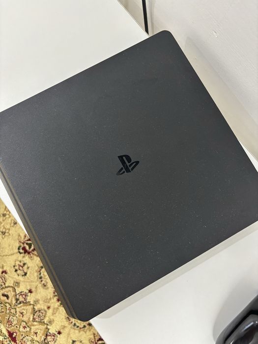 Продам приставку PS 4