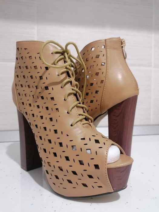 Vand botine sandale piele ecologica cu eticheta masura 38