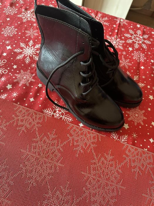 Дамски боти с връзки