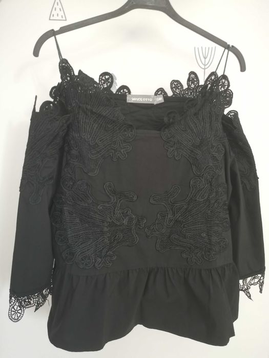 Дамски топ с рязана дантела