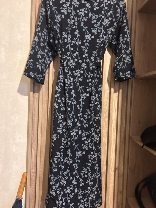 Продам платья и костюм