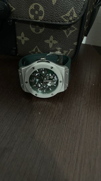 Продам часы новый