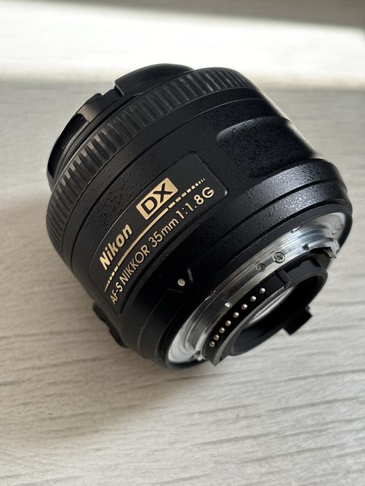Объектив Nikon 35 мм